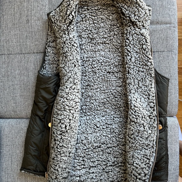 Fall Essential: Olive Green fuzzy vest - Picture 6 of 7